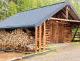 Czym wykończyć ściany domku narzędziowego? Trwała i niedroga alternatywa dla drewna